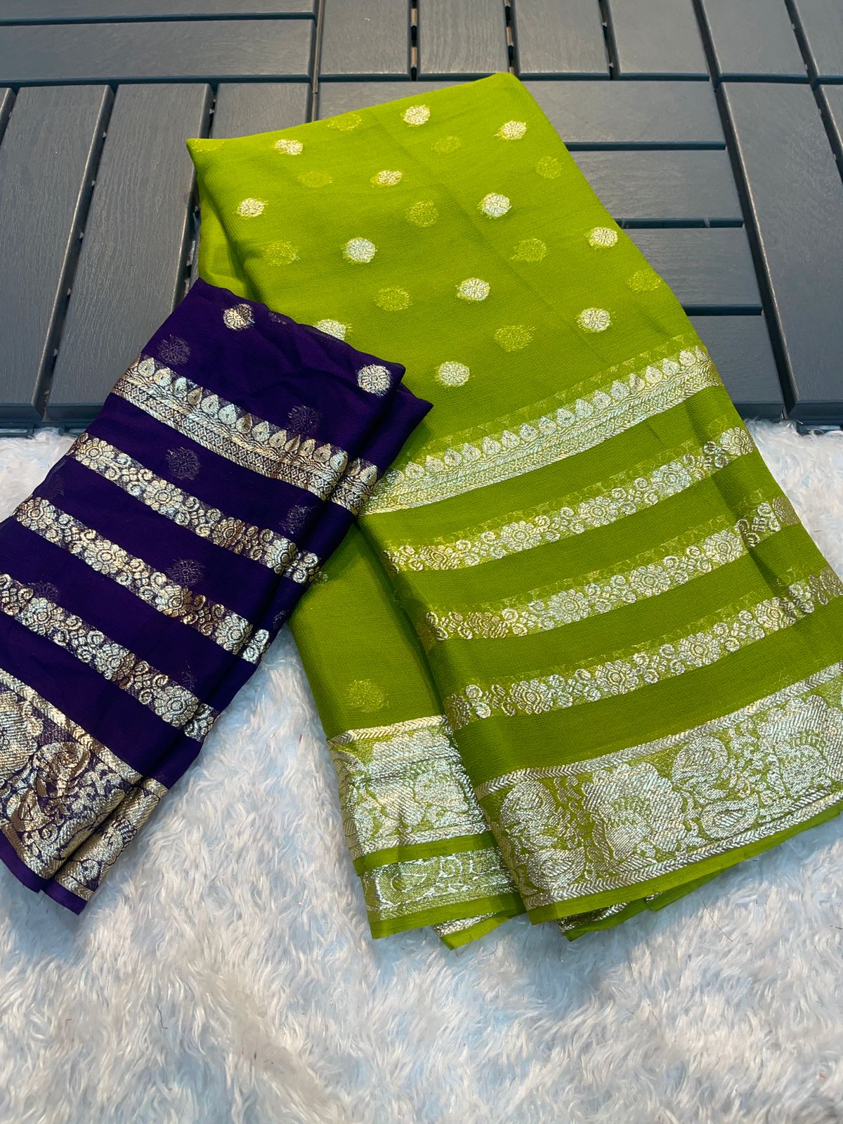 Viscose Georgette Saree With Contrast Running Blouse