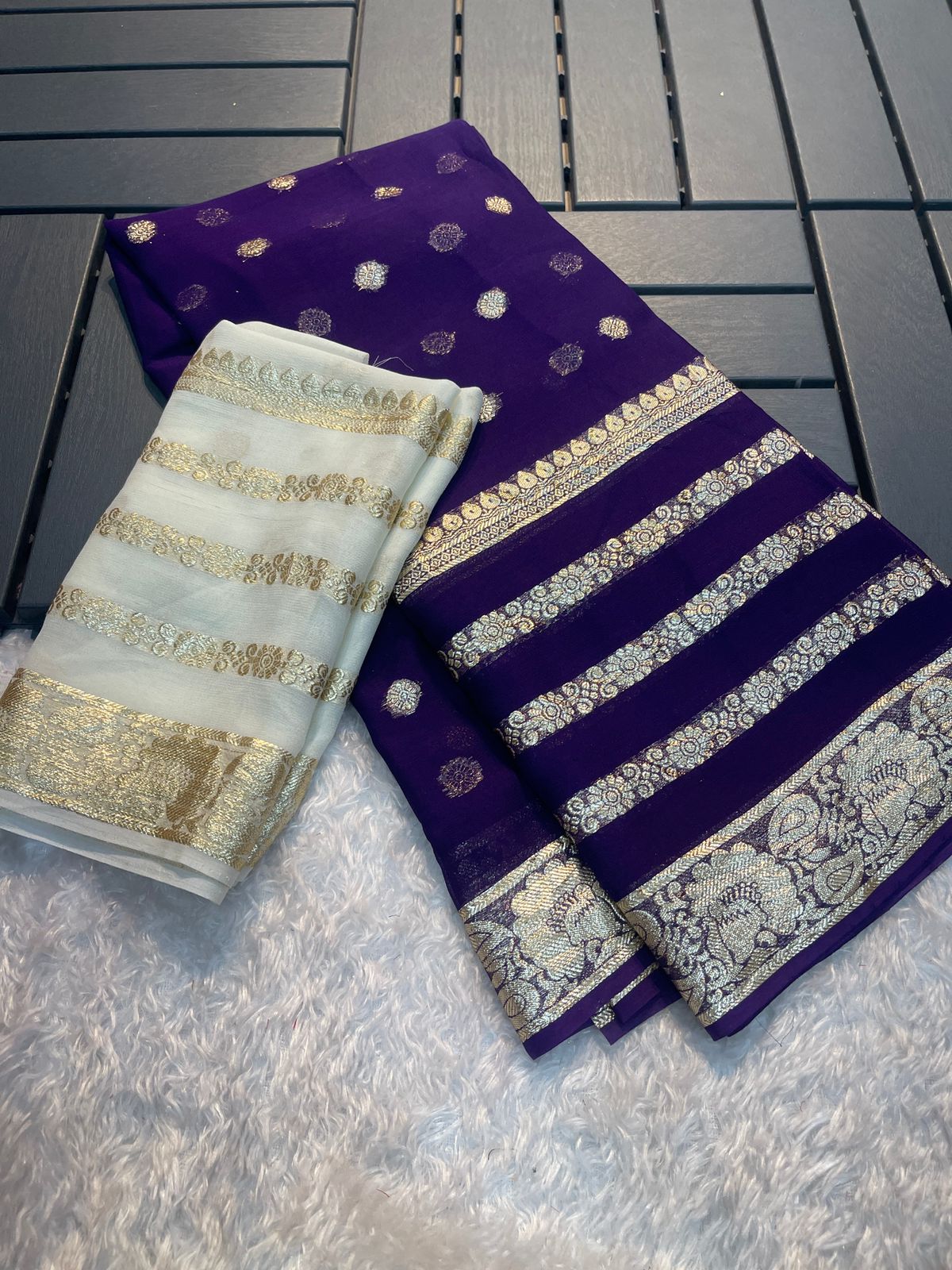 Viscose Georgette Saree With Contrast Running Blouse