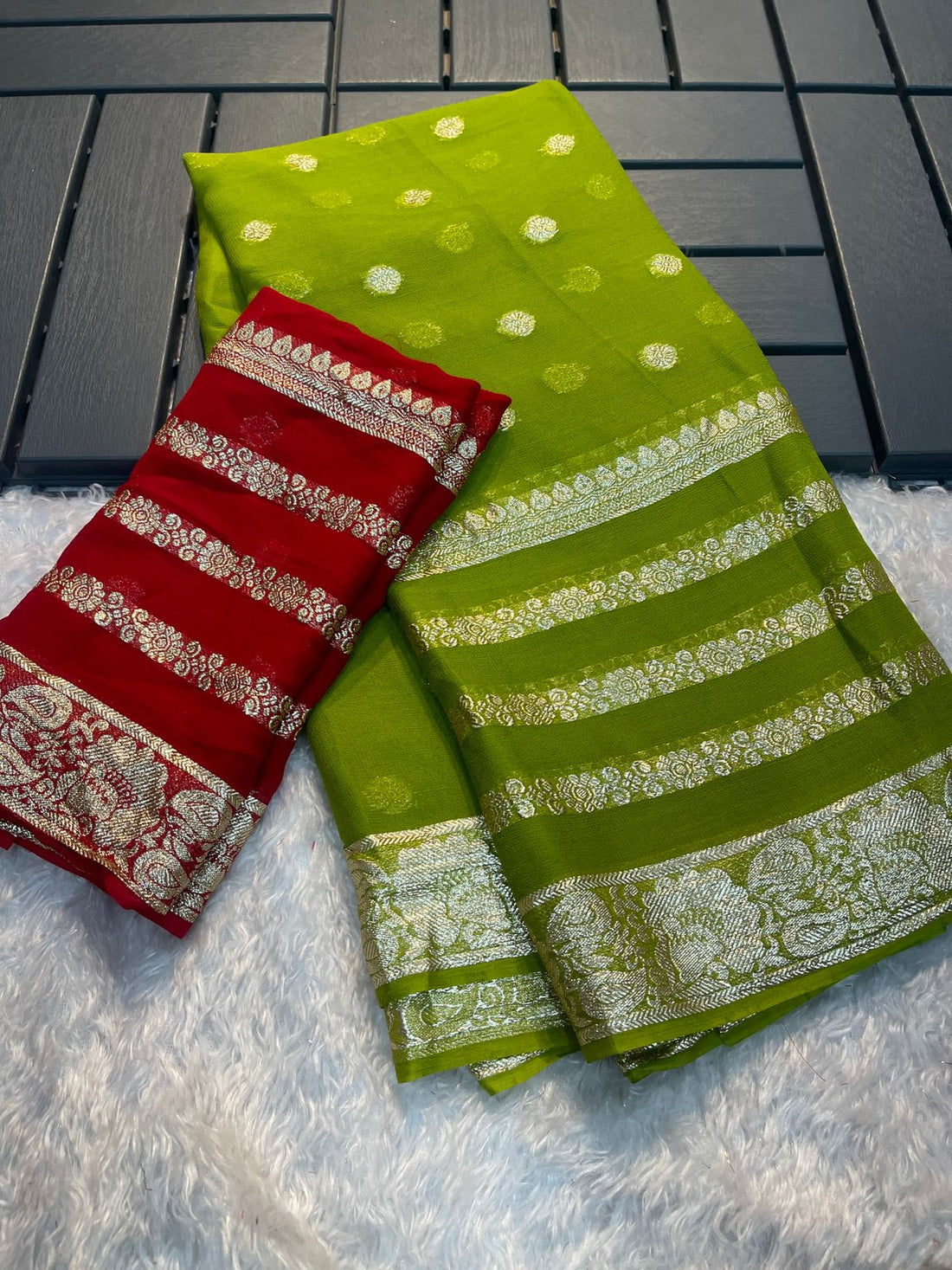 Viscose Georgette Saree With Contrast Running Blouse
