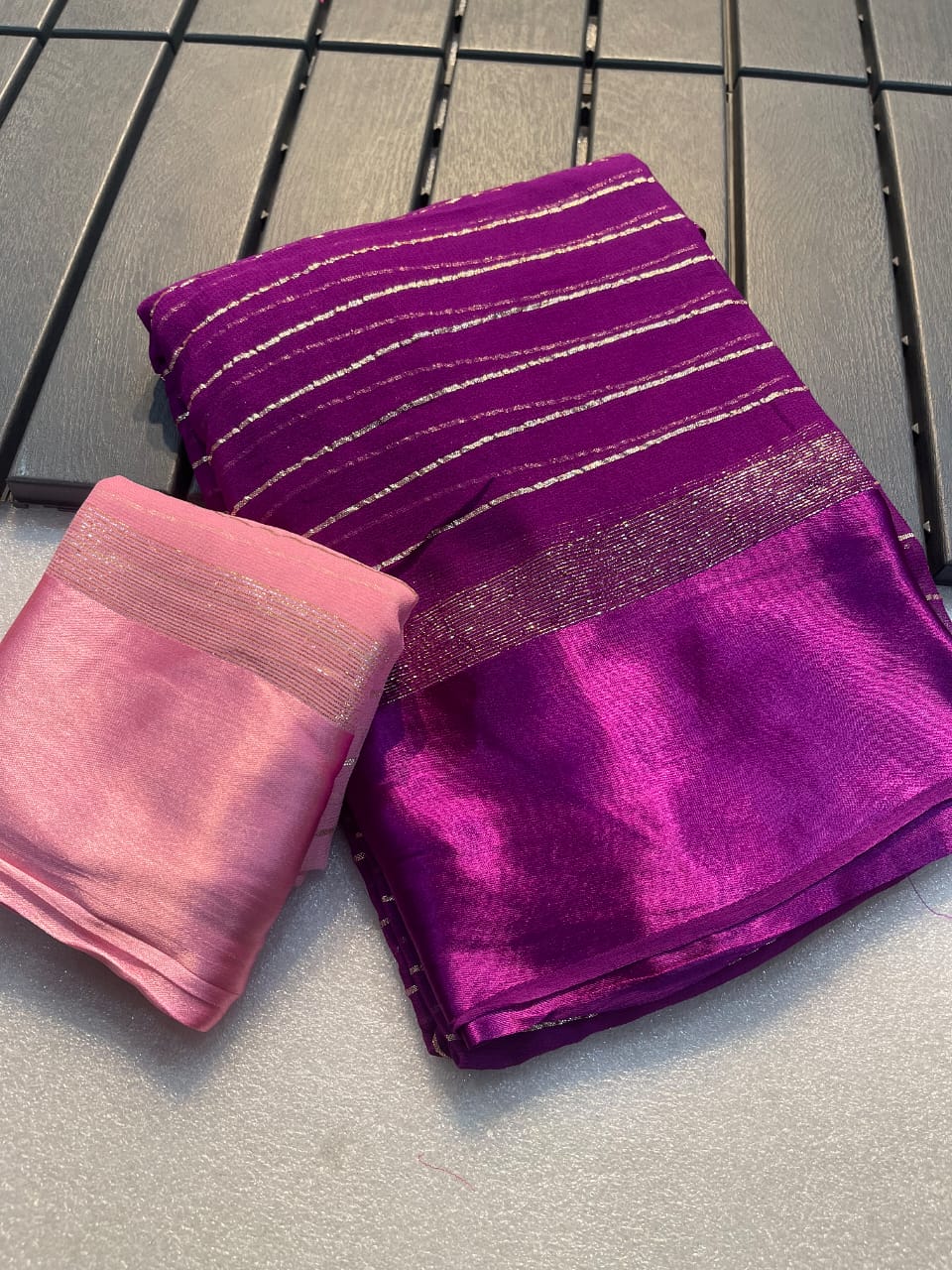 Viscose Georgette Saree With Contrast Running Blouse