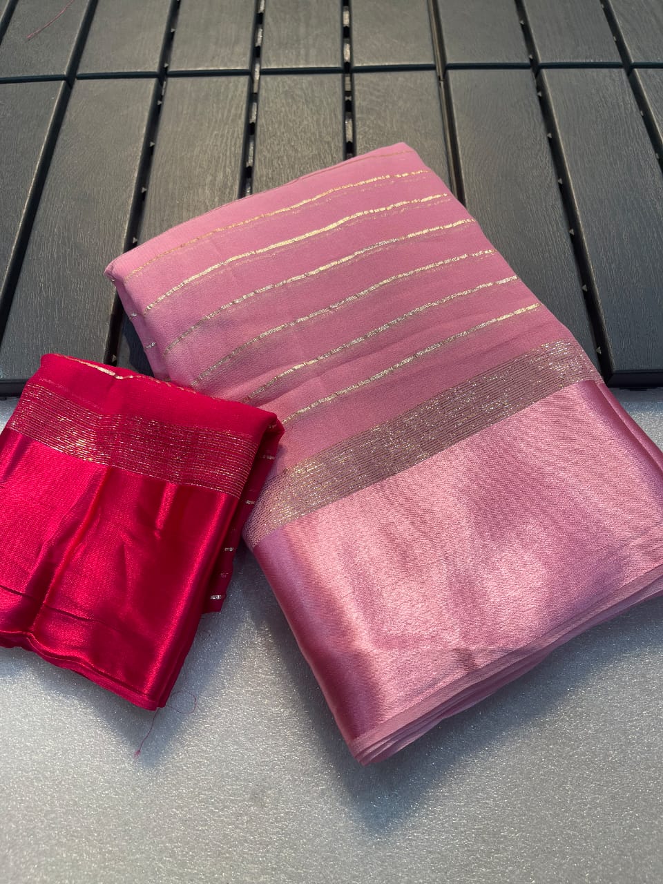 Viscose Georgette Saree With Contrast Running Blouse