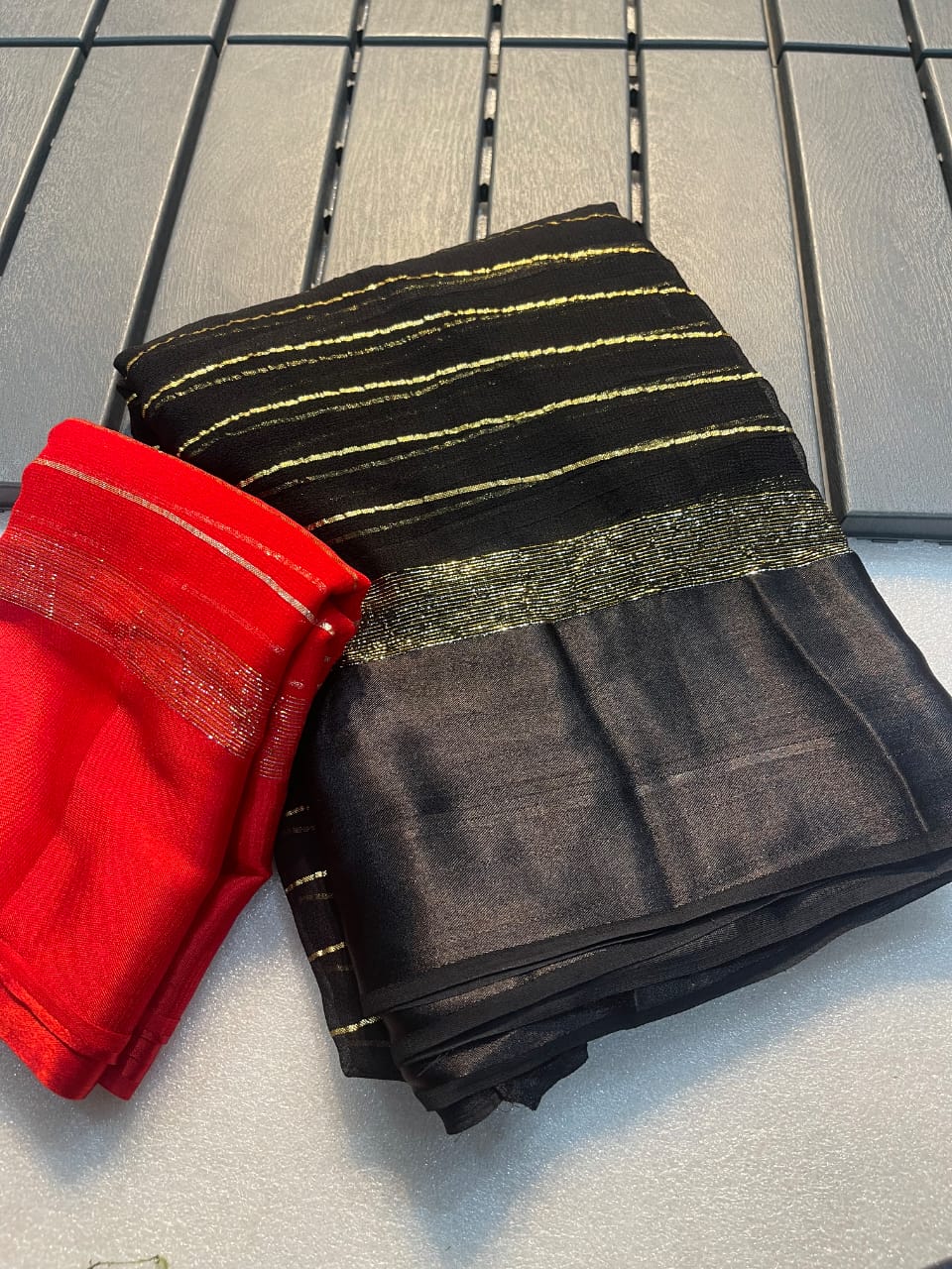 Viscose Georgette Saree With Contrast Running Blouse