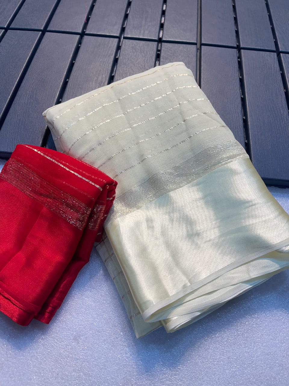 Viscose Georgette Saree With Contrast Running Blouse