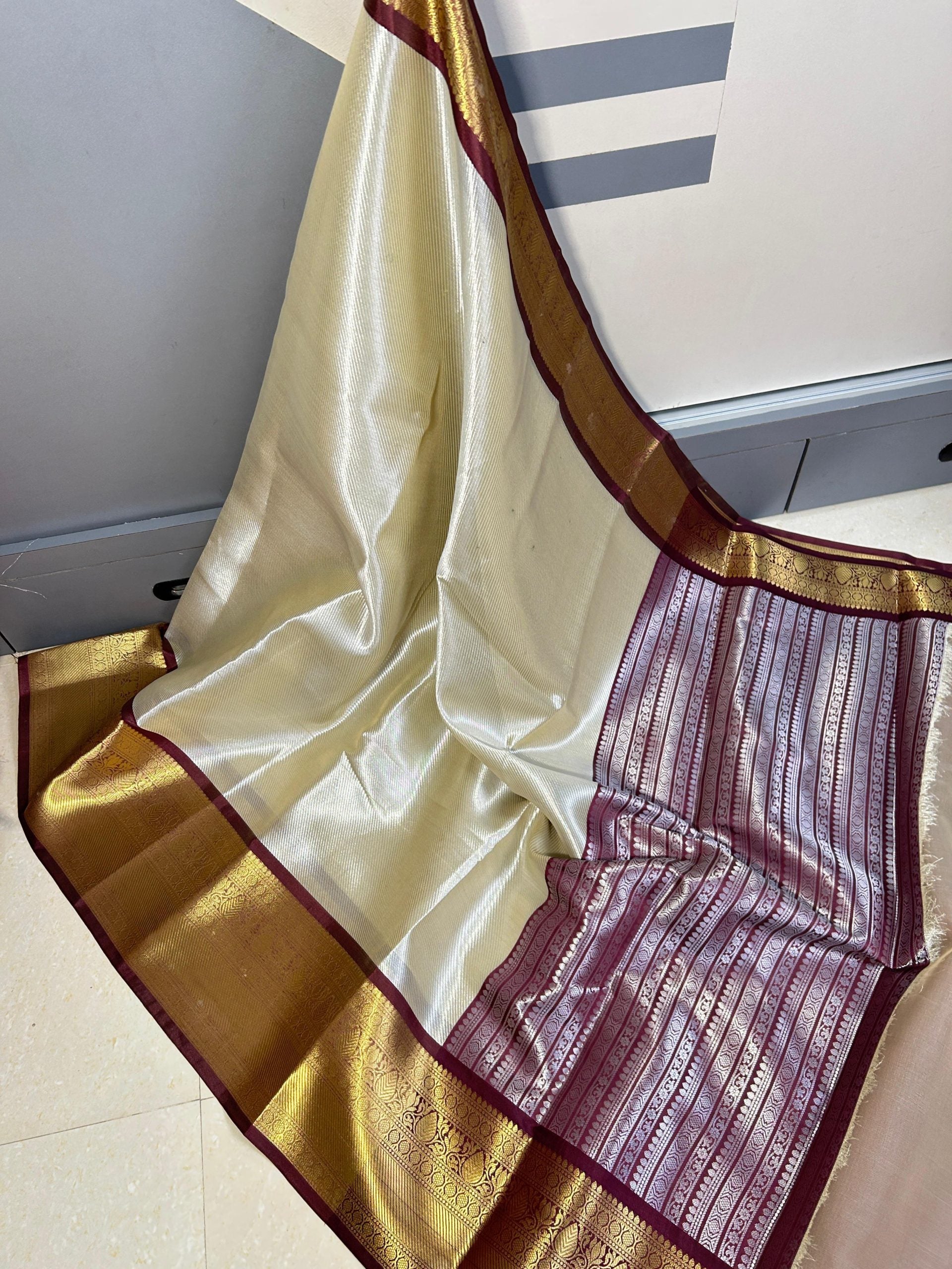 Banarasi Kanjivaram Tissue Soft Light Weight Saree 

Premium Quality