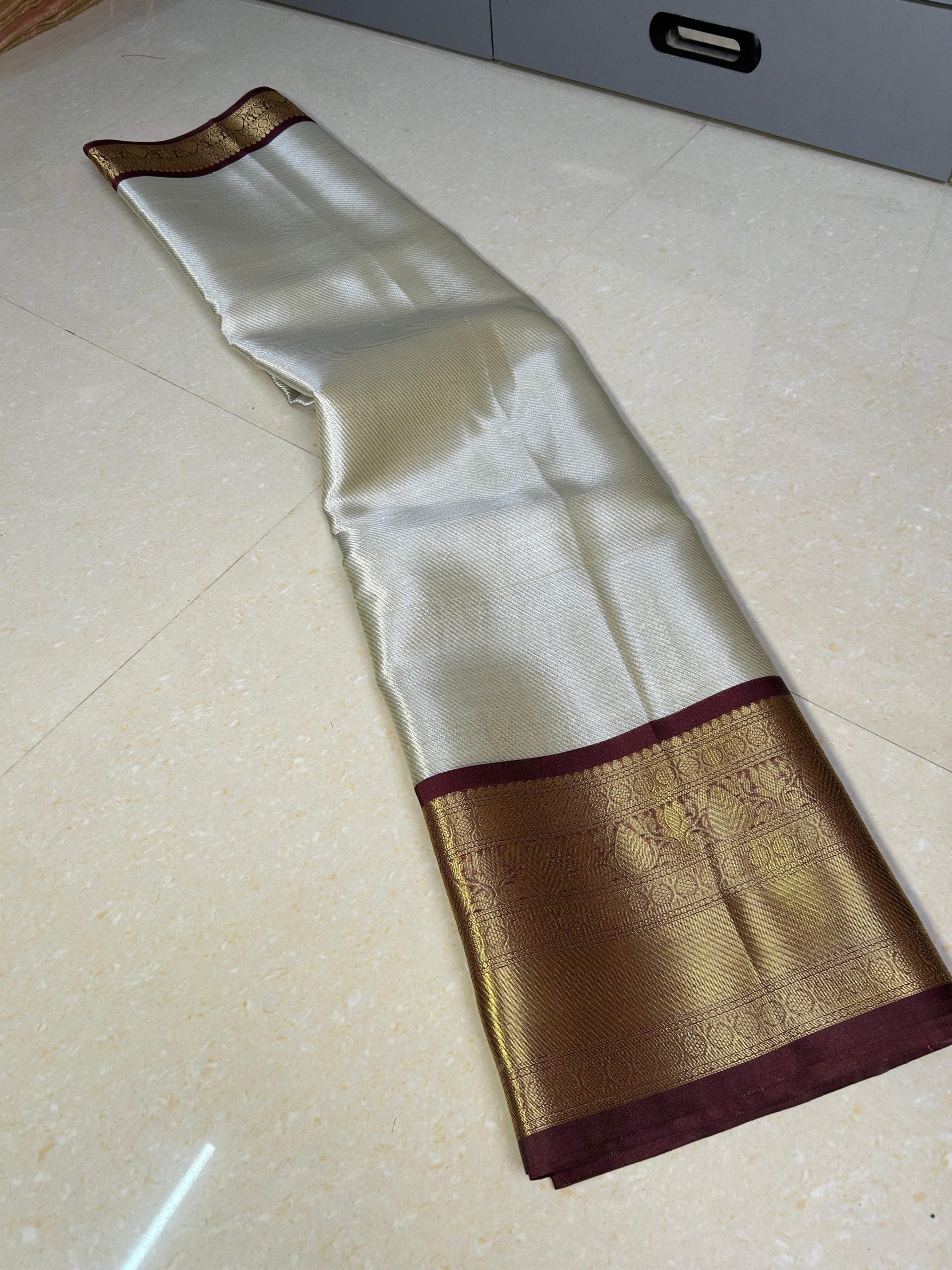 Banarasi Kanjivaram Tissue Soft Light Weight Saree 

Premium Quality