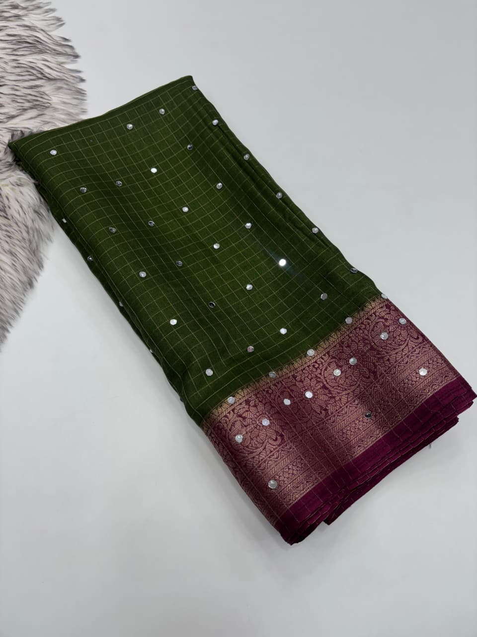 Soft Dola Checks Saree with Mirror Work & Tassels
Dyeble Blouse