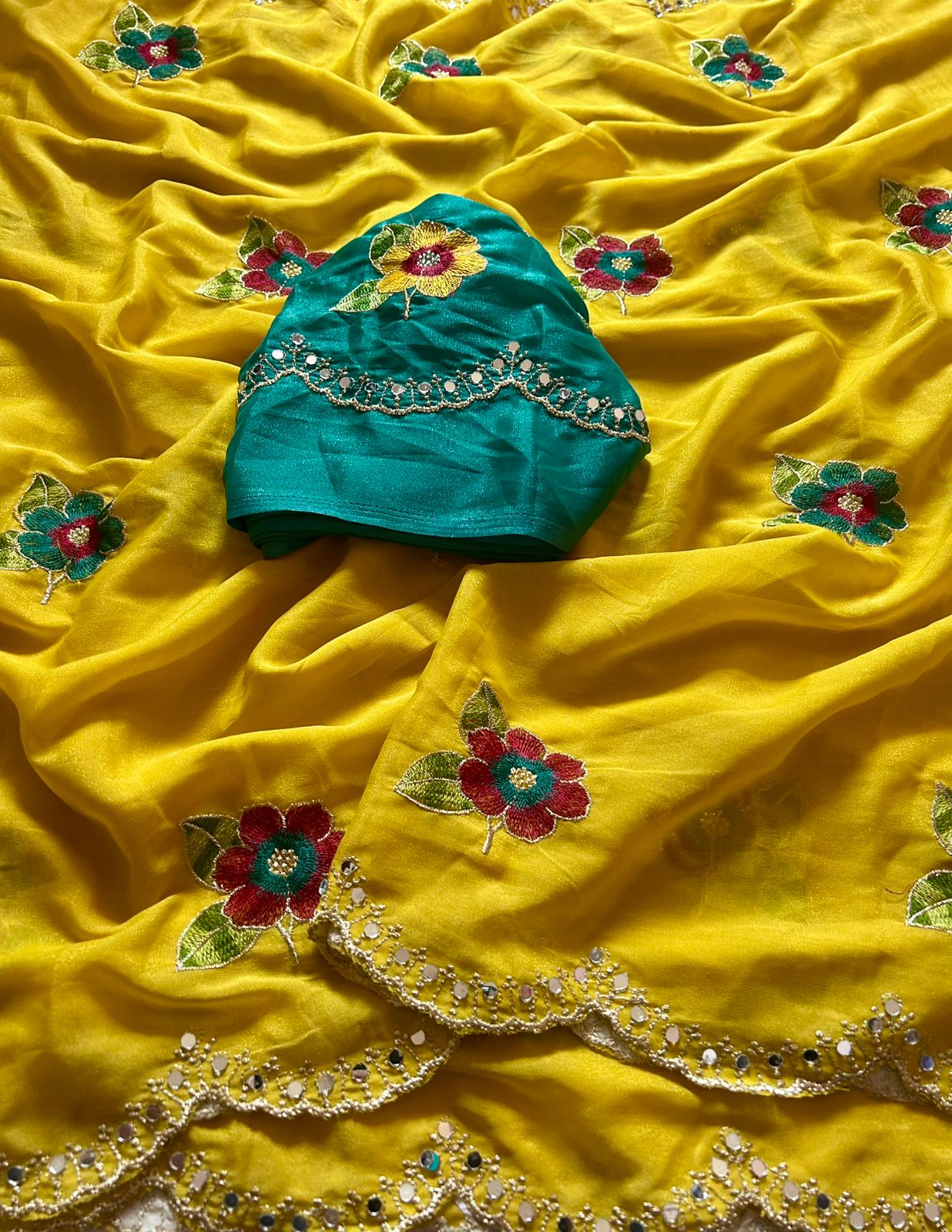Star Georgette Saree with Mirror Work