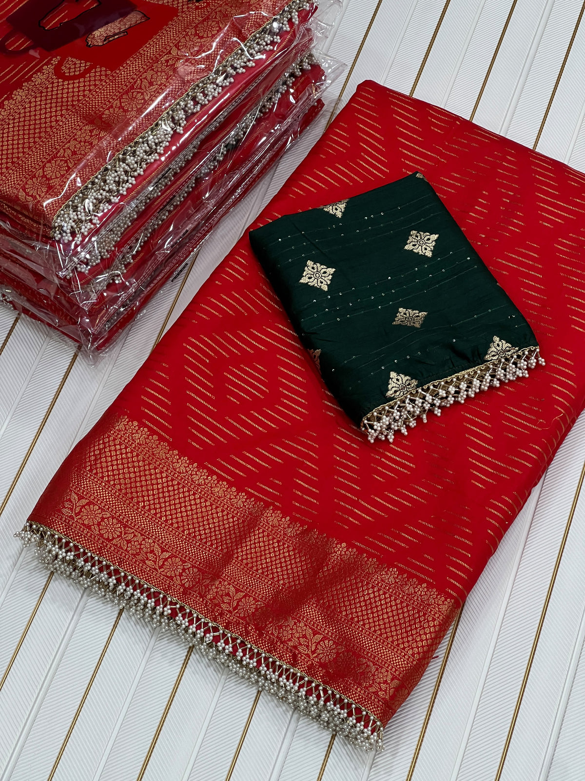 Beautiful Dola Silk Weaving Zari Rich Pallu and Jaquerd Weaving Work