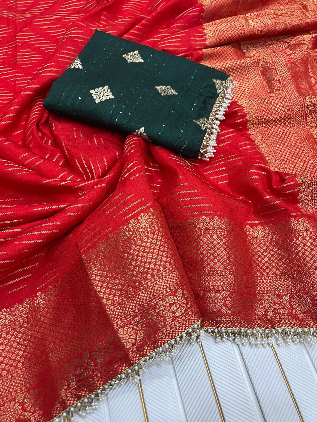 Beautiful Dola Silk Weaving Zari Rich Pallu and Jaquerd Weaving Work