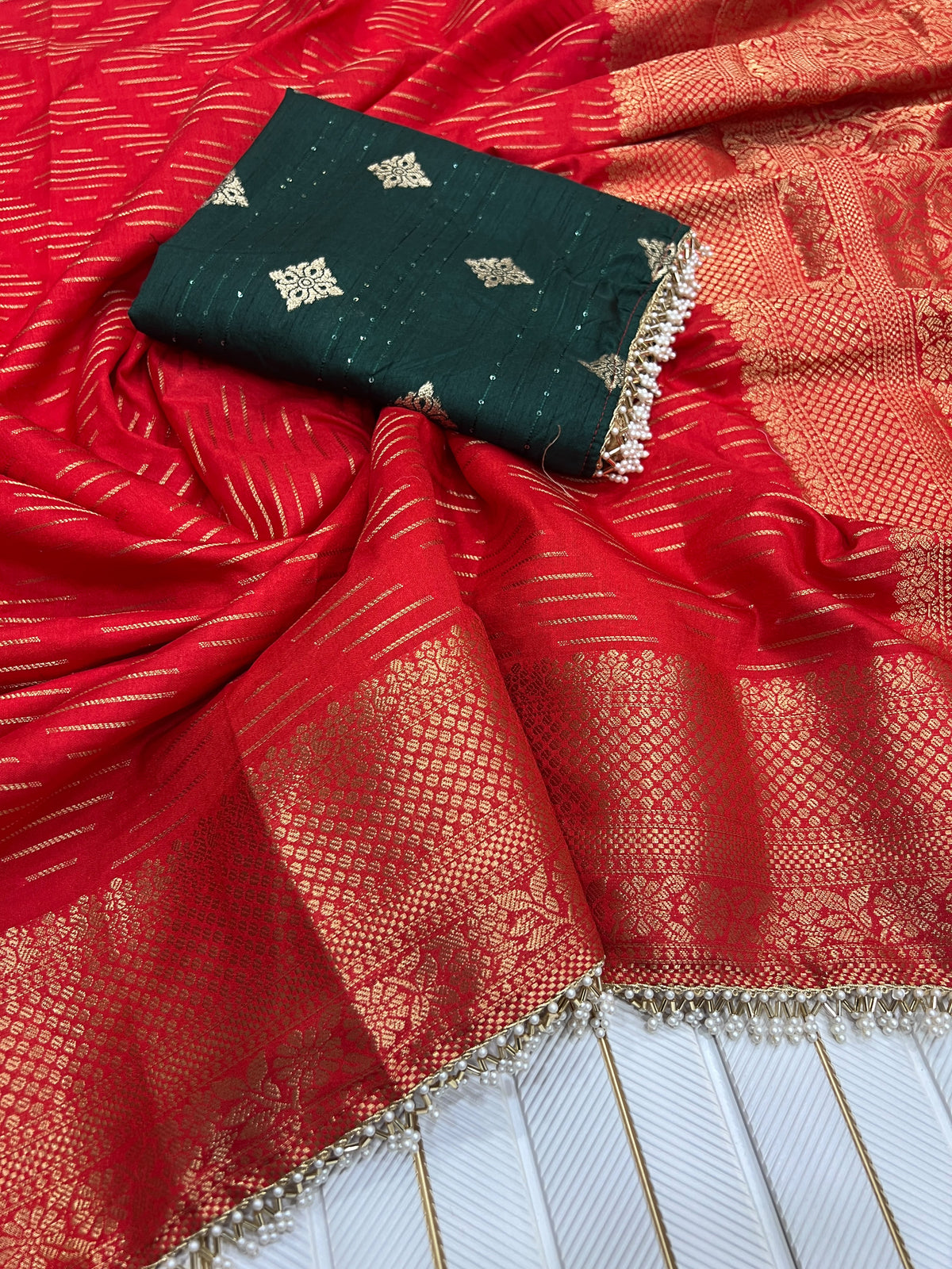Beautiful Dola Silk Weaving Zari Rich Pallu and Jaquerd Weaving Work