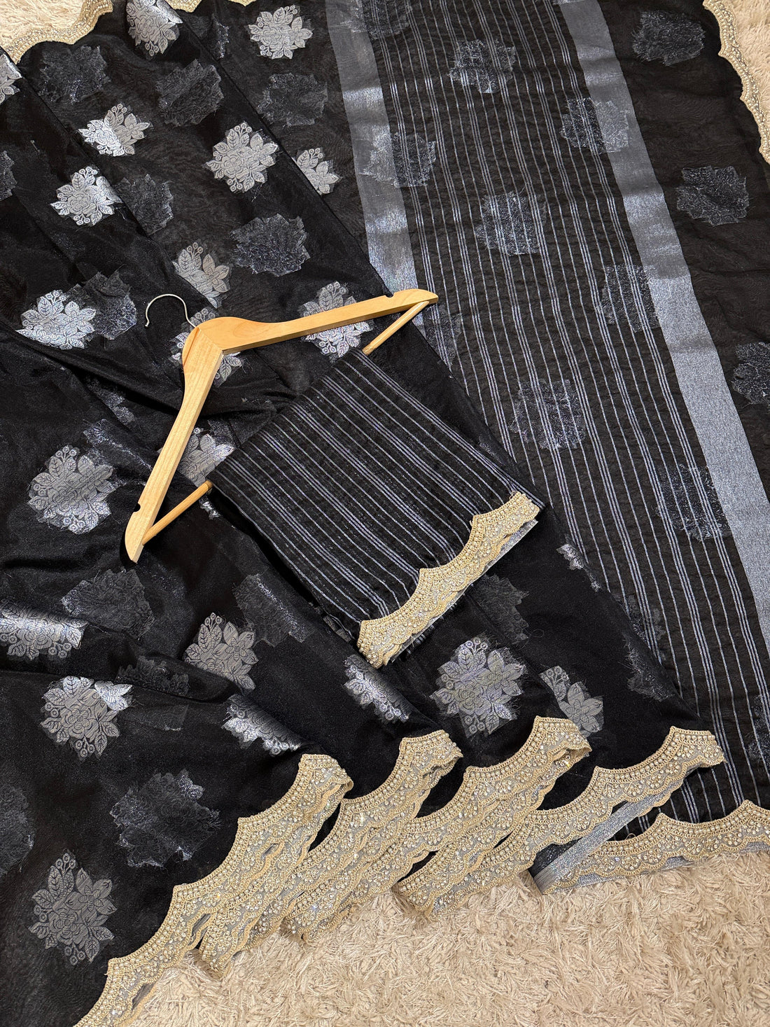 Banarasi Kora Organza with beautiful lace scalloped border