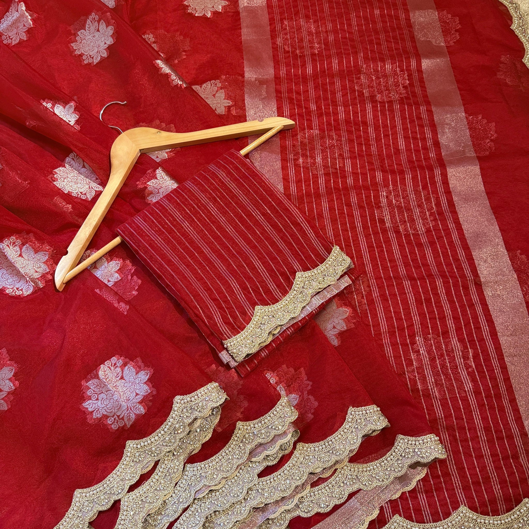 Banarasi Kora Organza with beautiful lace scalloped border