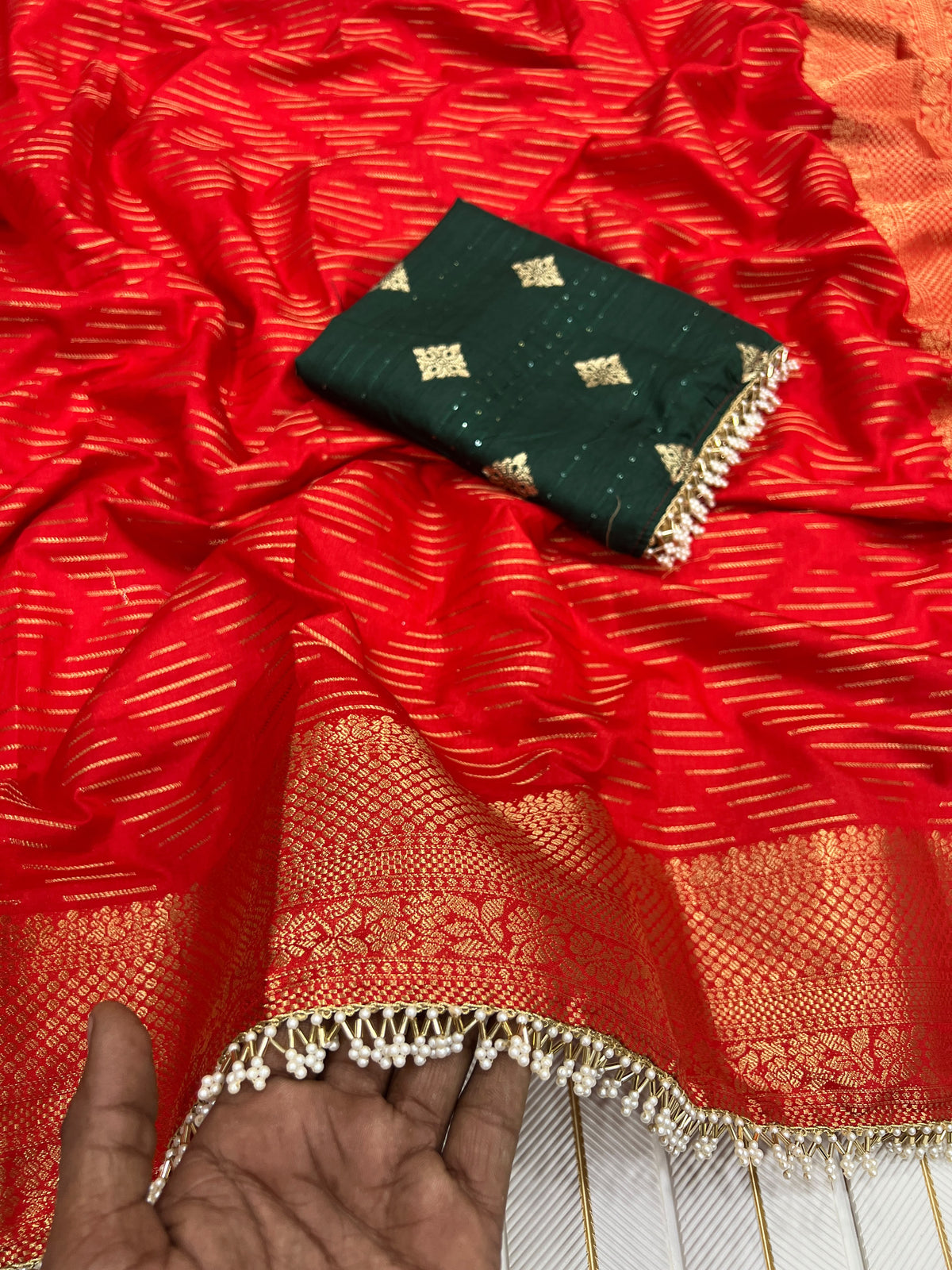 Beautiful Dola Silk Weaving Zari Rich Pallu and Jaquerd Weaving Work