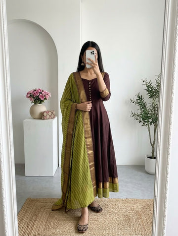 Span Cotton Gown with Jacquard Weaving Zari Border And Fox Georgette Duppatta