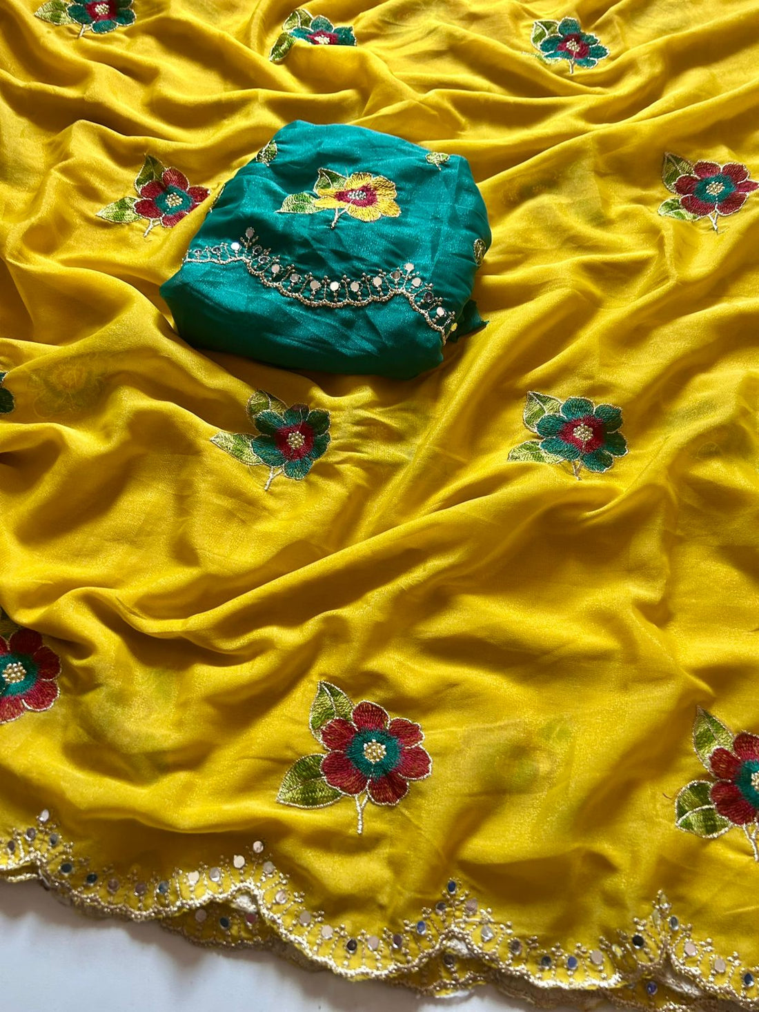 Star Georgette Saree with Mirror Work