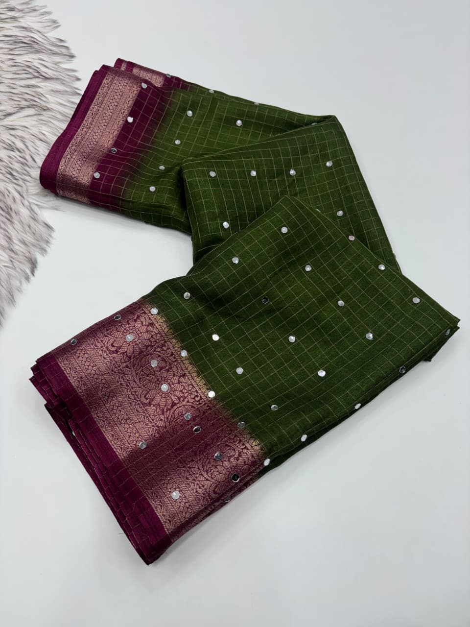 Soft Dola Checks Saree with Mirror Work & Tassels
Dyeble Blouse