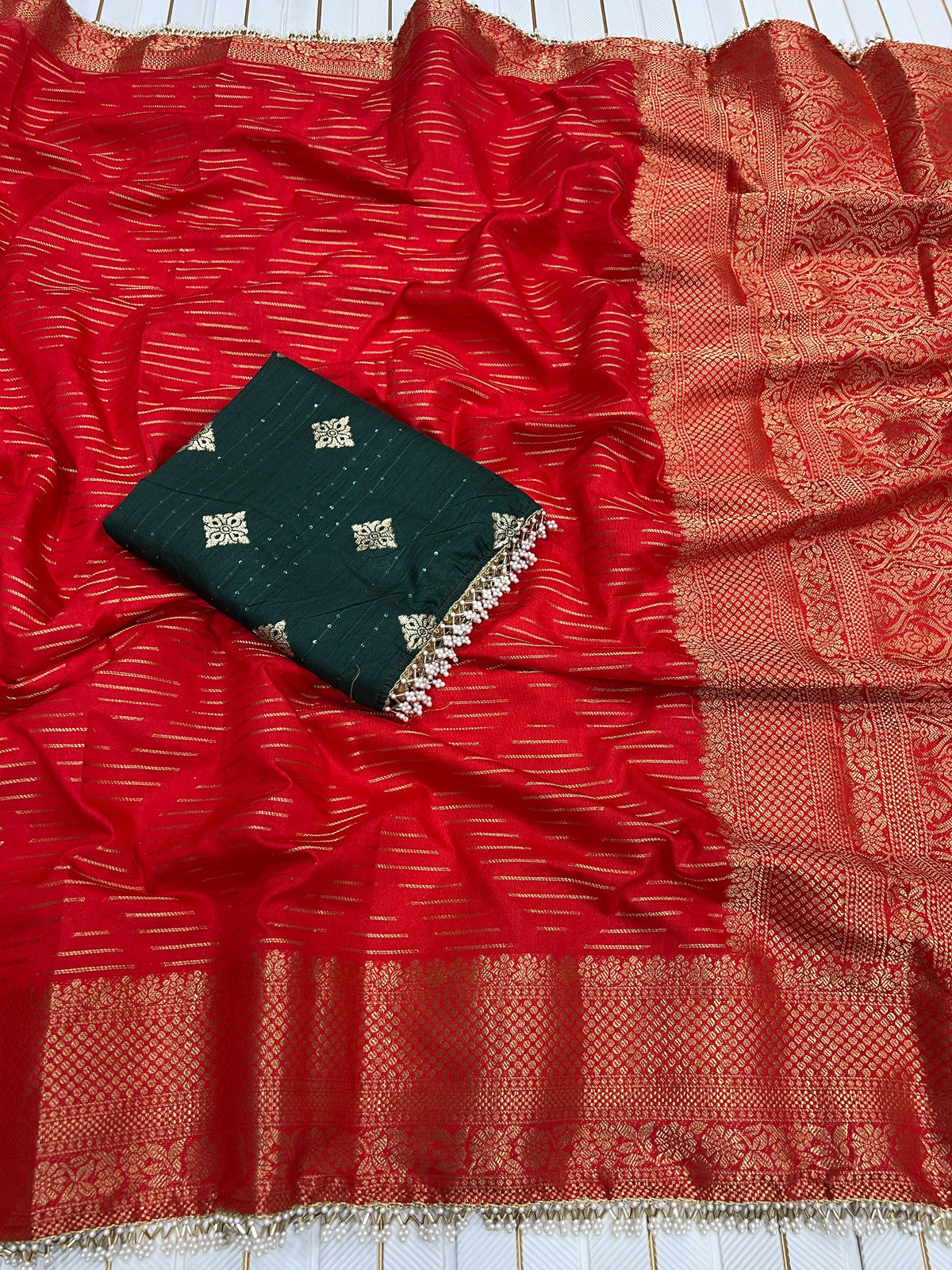 Beautiful Dola Silk Weaving Zari Rich Pallu and Jaquerd Weaving Work