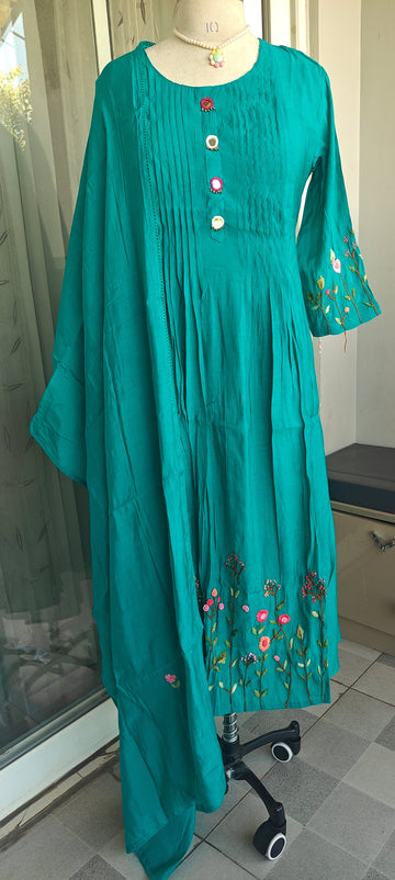 Pure Mul Chanderi 3pc set with kantha work